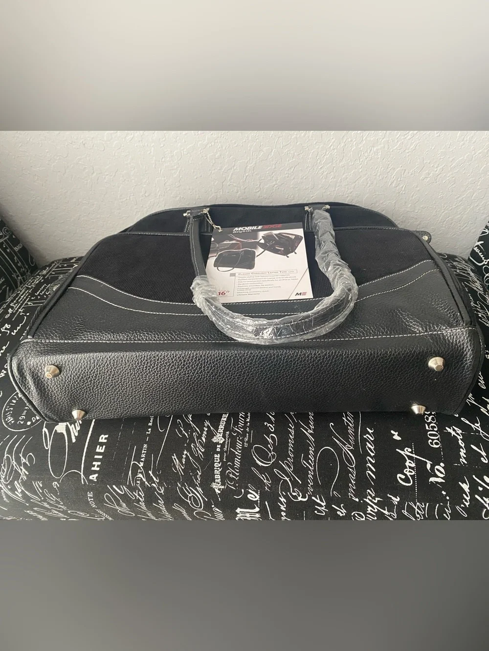 16’’ Mobile Edge Classic Corduroy laptop Tote. Large